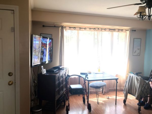 uc-care-senior-living-i-television.jpg