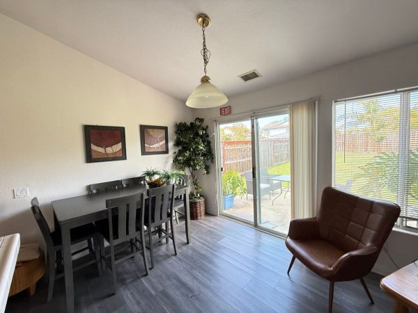blue-skies-of-san-diego-coast-3-dining-room.jpeg