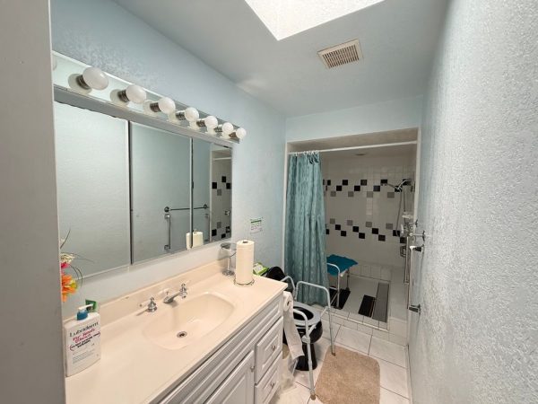 casa-de-vida-senior-living-i-10-bathroom.jpeg