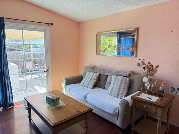 casa-de-vida-senior-living-i-4-living-room.jpeg