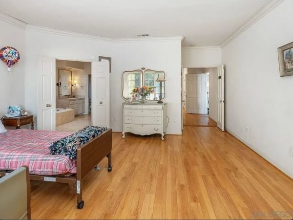 coastal-breeze-senior-living-inc-7-bedroom.jpg