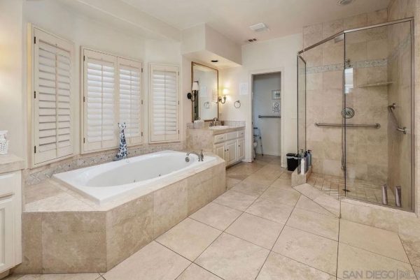 coastal-breeze-senior-living-inc-8-bathroom.jpg