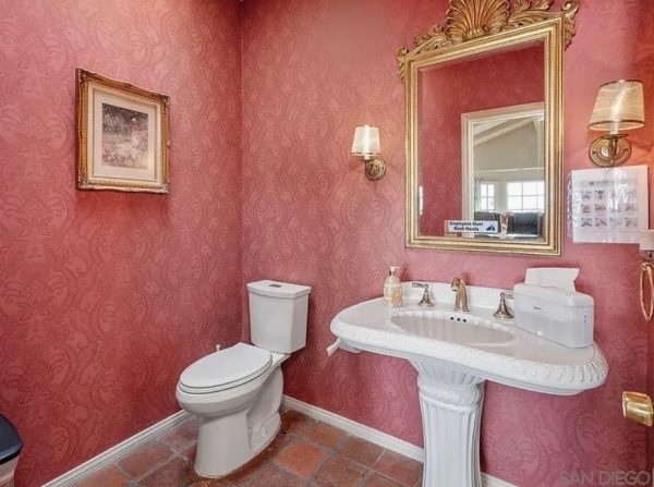 coastal-breeze-senior-living-inc-9-bathroom.jpg