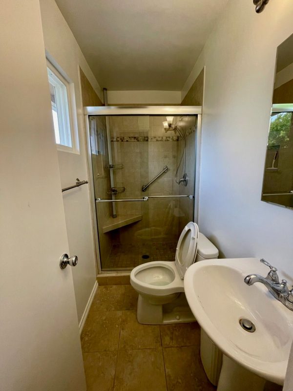 royal-care-horizons-15-bathroom.jpeg