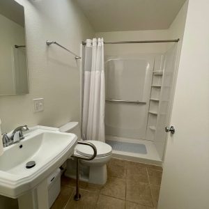 royal-care-horizons-16-bathroom.jpeg