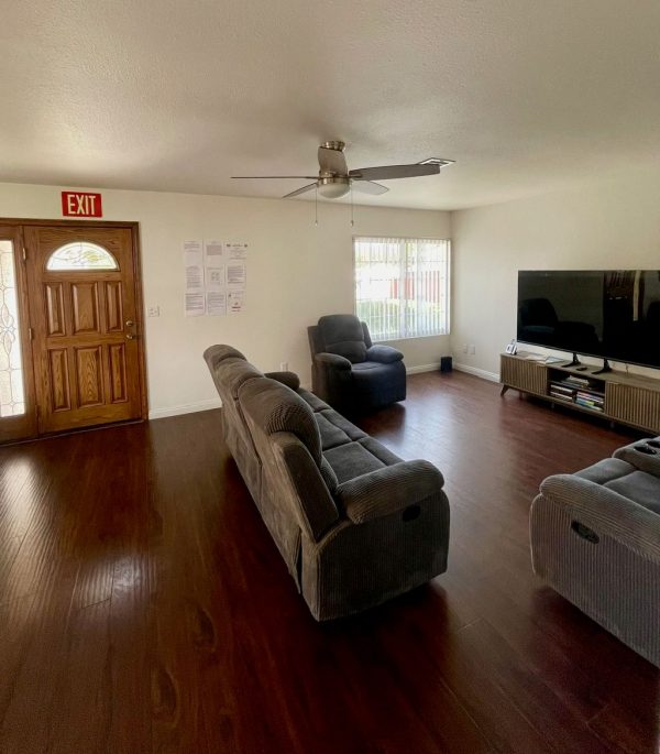 royal-care-horizons-7-living-room.jpeg