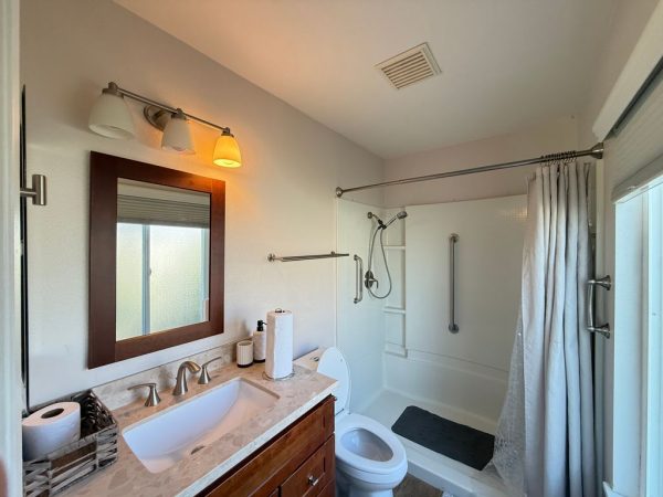 treegrove-senior-residence-10-bathroom.jpeg