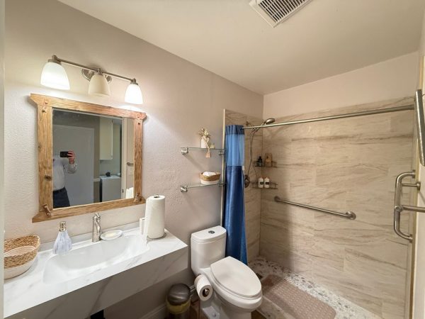treegrove-senior-residence-9-bathroom.jpeg