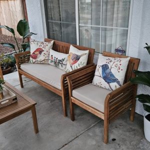 agape-senior-care-i-10-outside-seating.jpg