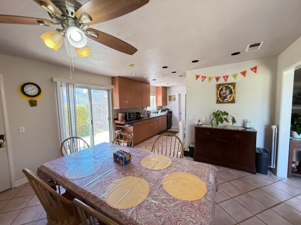 carlsbad-elder-care-5-dining-room.jpeg