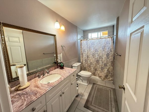 hillside-garden-i-8-bathroom.jpeg
