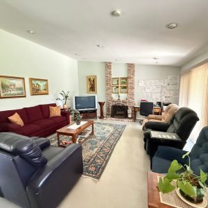 la-costa-elder-care-3-living-room.jpeg