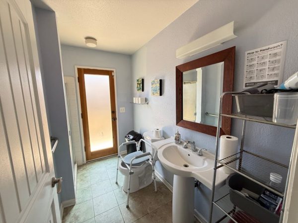 la-costa-elder-care-7-bathroom.jpeg