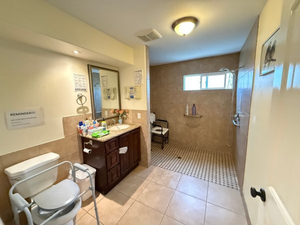 la-costa-elder-care-8-bathroom.jpeg