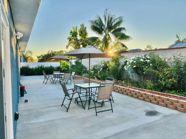 seniors-paradise-8-backyard.jpeg