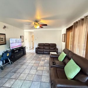 uc-care-senior-living-iii-1-living-room.jpeg