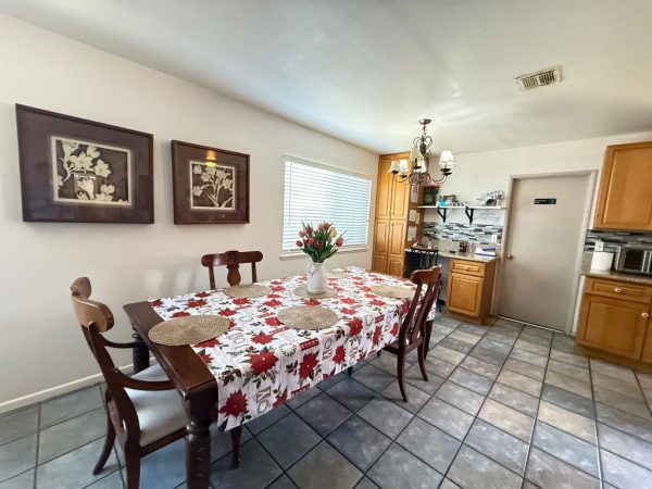 uc-care-senior-living-iii-2-dining-room.jpeg