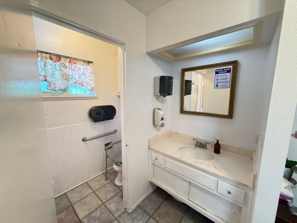 uc-care-senior-living-iii-5-bathroom.jpeg