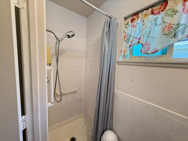 uc-care-senior-living-iii-6-shower.jpeg