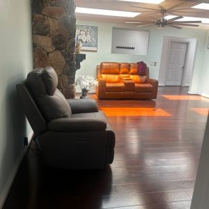 thrive-elder-care-2-living-room.jpeg