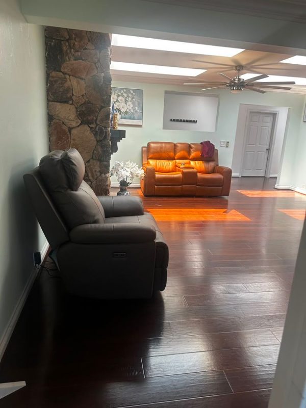 thrive-elder-care-2-living-room.jpeg