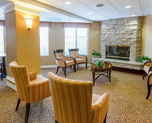 calavera-hills-senior-living-3-community-living-room.jpg