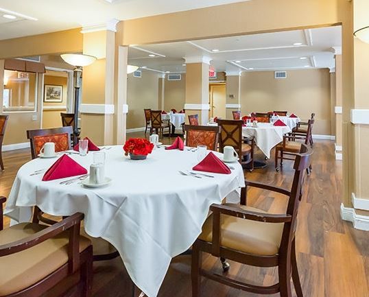 calavera-hills-senior-living-6-dining-room.jpg