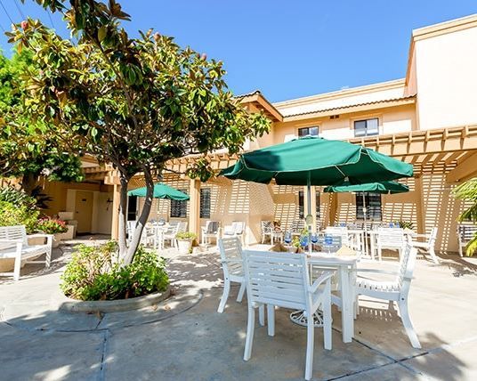 calavera-hills-senior-living-patio.jpg
