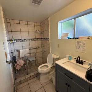 clairemont-guest-home-10-bathroom.jpeg