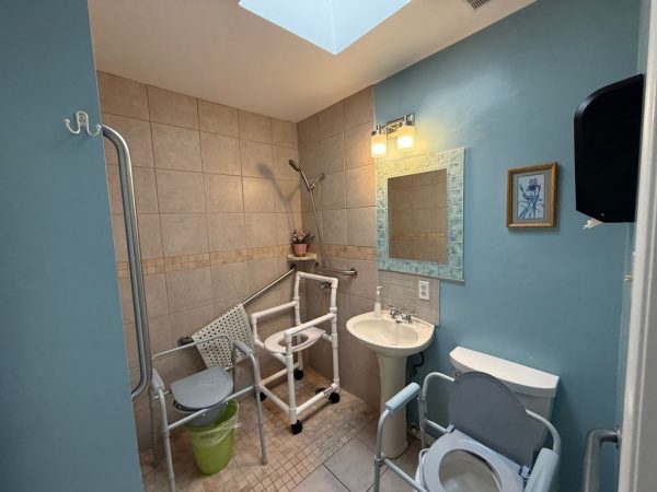 clairemont-guest-home-9-bathroom.jpeg