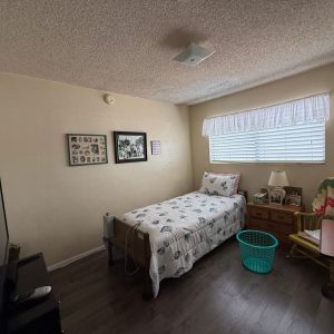 daleinas-home-care-7-bedroom.jpeg