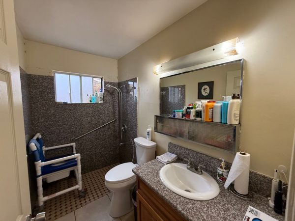 daleinas-home-care-8-bathroom.jpeg