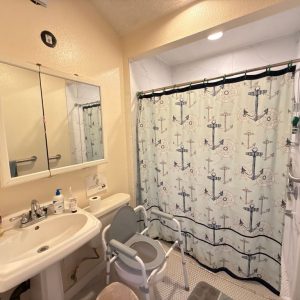 gate-manor-i-12-bathroom.jpeg