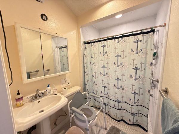 gate-manor-i-12-bathroom.jpeg