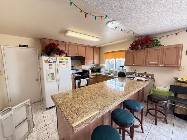 gate-manor-i-6-kitchen.jpeg