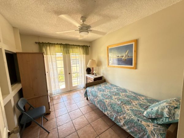 gate-manor-i-8-bedroom.jpeg