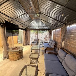 skyline-hills-care-residence-10-outside-seating.jpeg