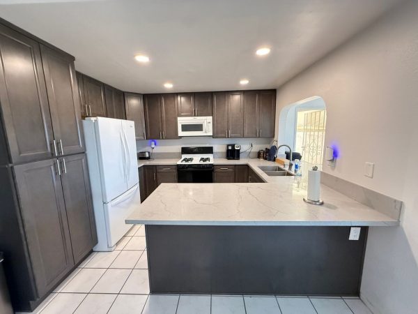 skyline-hills-care-residence-5-kitchen.jpeg