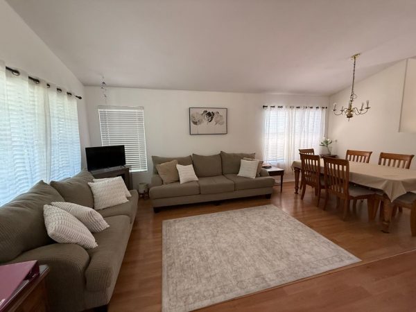 twin-oaks-manor-3-living-room.jpeg