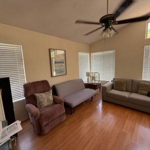 twin-oaks-manor-4-living-room-2.jpeg