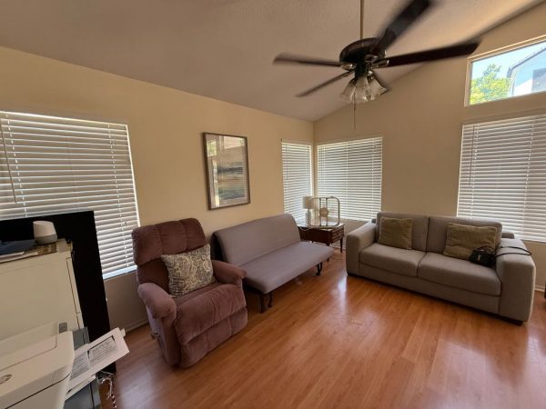 twin-oaks-manor-4-living-room-2.jpeg