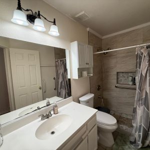 twin-oaks-manor-8-bathroom.jpeg