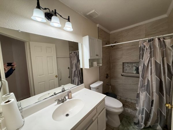 twin-oaks-manor-8-bathroom.jpeg