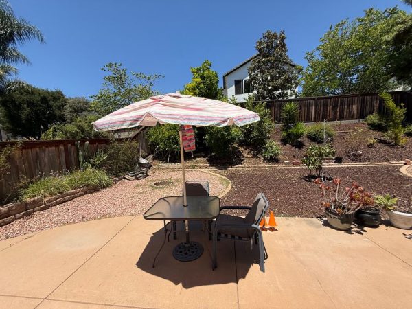 twin-oaks-manor-9-outside-seating.jpeg