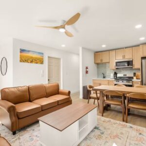 the-garden-senior-living-university-heights-3-living-room.jpeg