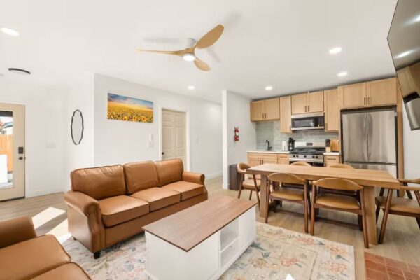 the-garden-senior-living-university-heights-3-living-room.jpeg